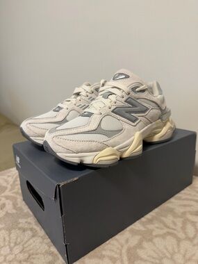 *SOLD* New Balance 9060 Sneakers